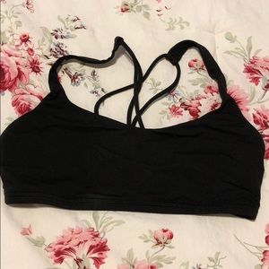 black lululemon sports bra